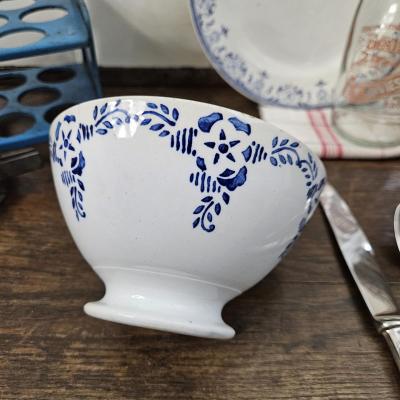 1 bol ancien digoin blanc et bleu