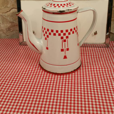 2 cafetiere emaillee blanche et rouge
