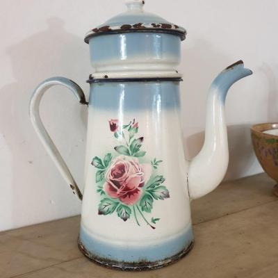 2 cafetiere emaillee bleu ciel et fleurs