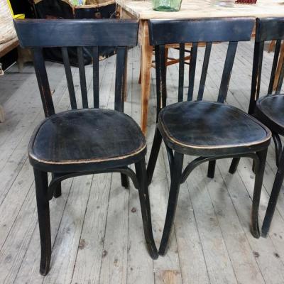 2 chaises bistrot noires