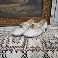2 chaussures blanche fillette