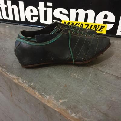 2 chaussures d athletisme a pointes hungaria