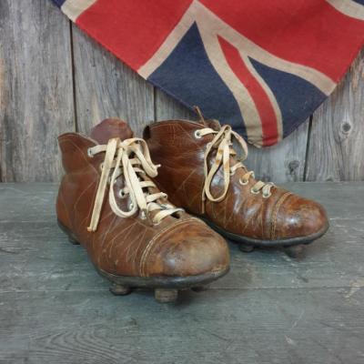 2 chaussures de rugby