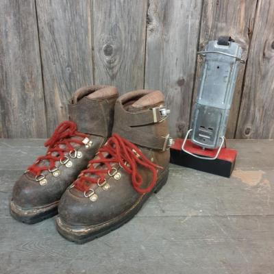 2 chaussures de ski