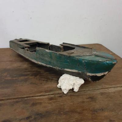 2 coque de bateau naufragee