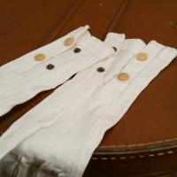 2 gants blancs