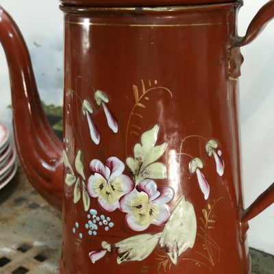 2 grande cafetiere emaillee marron fleurie