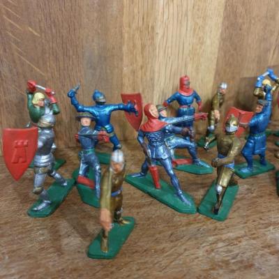 2 lot soldats moyen age