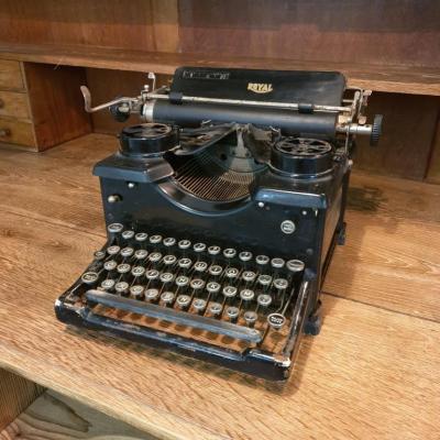 2 machine a ecrire royal
