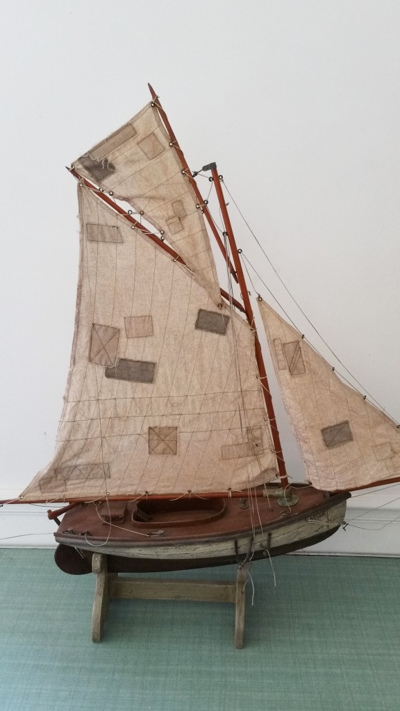 2 maquette de bateau