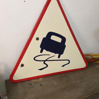 2 panneau virage dangereux