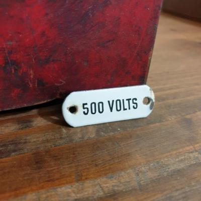 2 plaque 500 volts
