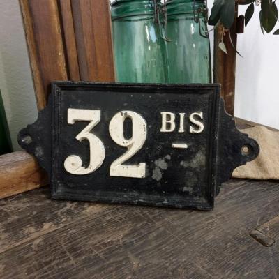 2 plaque de rue 32 bis