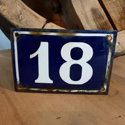 2 plaque de rue emaillee n 18