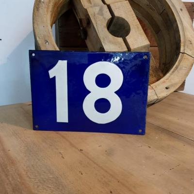 2 plaque emaillee de rue 18