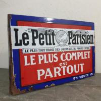 2 plaque emaillee le petit parisien 1