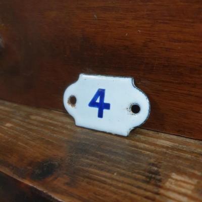 2 plaque emaillee n 4