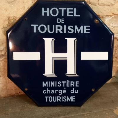2 plaque hotel de tourisme