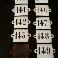 2 plaques emaillees 140