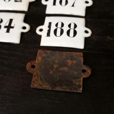 2 plaques emaillees 180