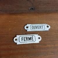 2 plaques ouvert ferme 1