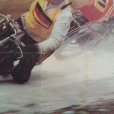 2 poster motos sur la neige
