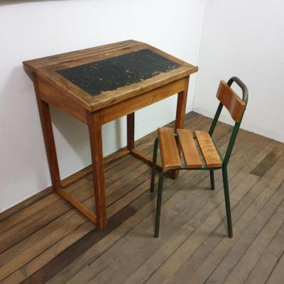 2 pupitre et sa chaise