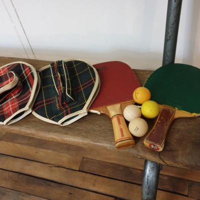 2 raquettes de ping pong