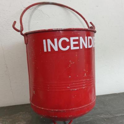 2 seau incendie