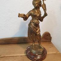 2 statue la chanteuse