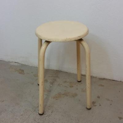 2 tabouret blanc d atelier