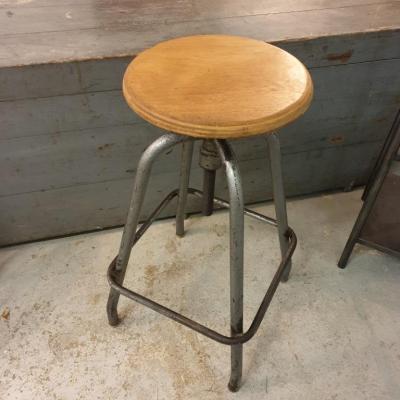 2 tabouret d atelier