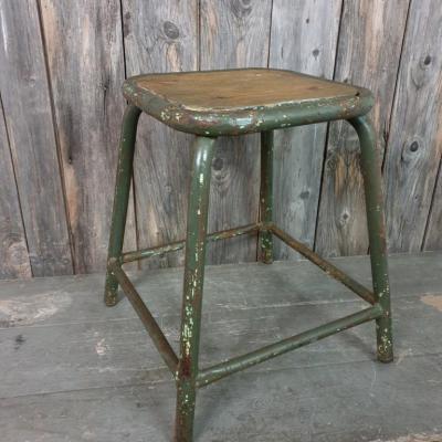 2 tabouret mullca 3