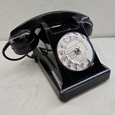 2 telephone bakelite noire