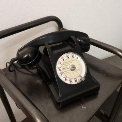 2 telephone noir bakelite