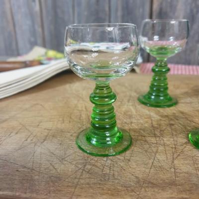 2 verres de vin blancs degustation