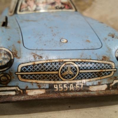 2 voitures joustra mercedes porsche