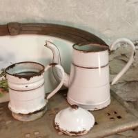 3 cafetiere emaillee blanche grande