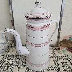 Cafetière émaillée blanche