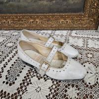 3 chaussures blanche fillette
