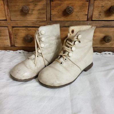 3 chaussures blanches enfant 4 