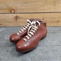 3 chaussures de foot marron 1