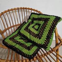 3 coussins crochets noirs et verts