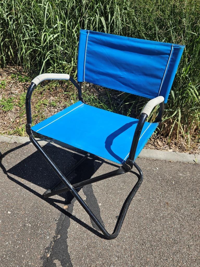 3 fauteuils pliants bleux