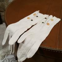 3 gants blancs