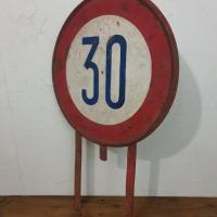 3 panneau 30 km h usine 2