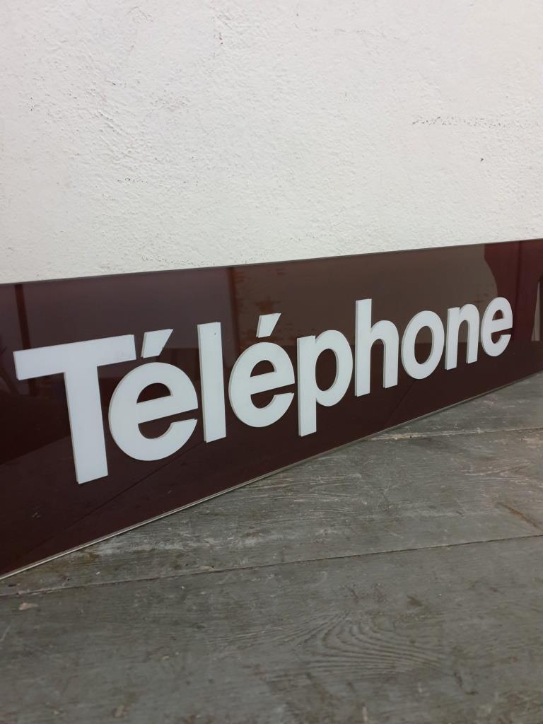 3 plaque telephone