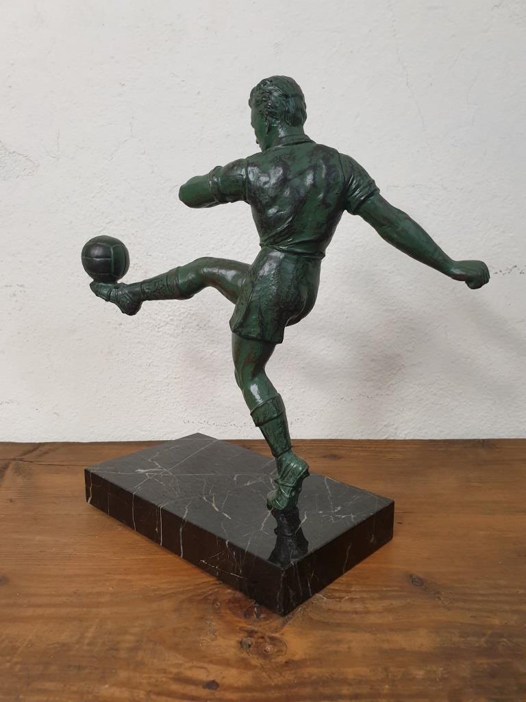 3 statue footballeur