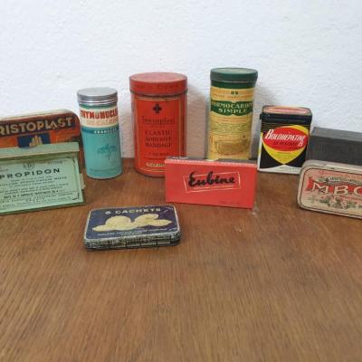 4 boites de medicaments en metal 1