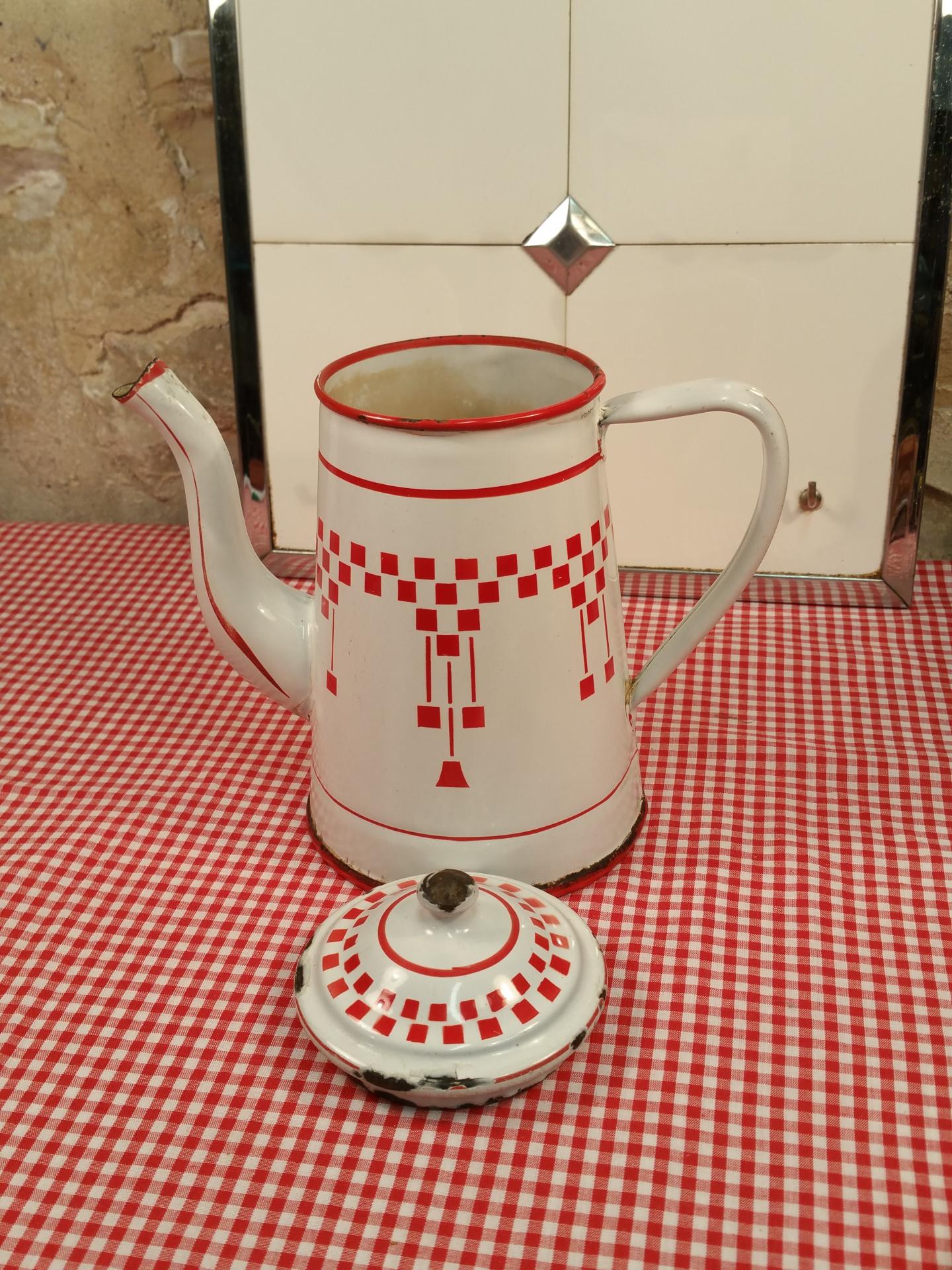 4 cafetiere emaillee blanche et rouge